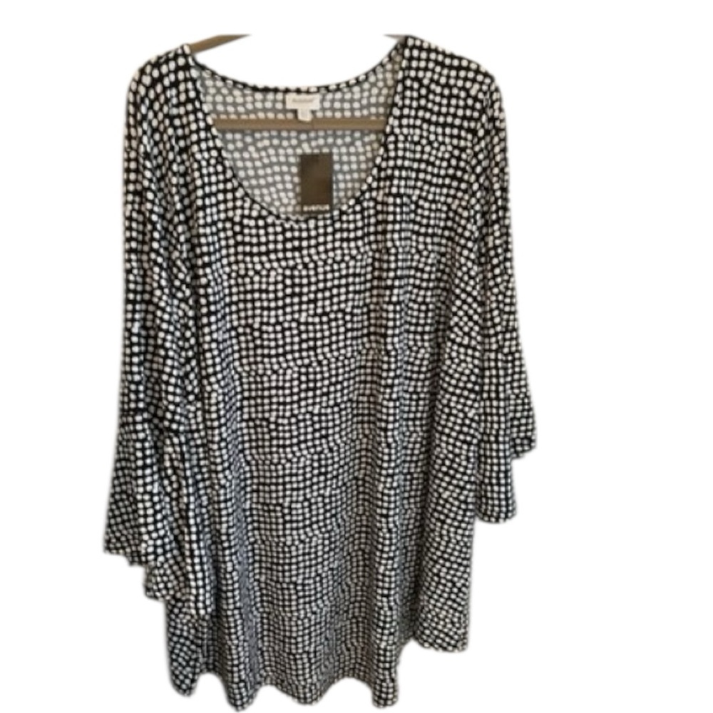 NWT- AVENUE PLUS SIZE 30/32W Women’s Black &  White Polka Dot Top